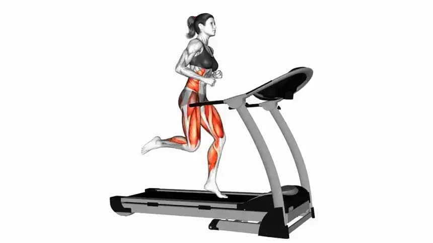 یک فرد در حال دویدن صحیح روی تردمیل با فرم بدنی مناسب و نگاه به جلو
