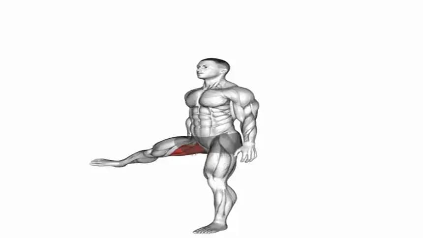 یک فرد در حال انجام حرکت نزدیک کننده ران (Hip Adduction) روی دستگاه مخصوص