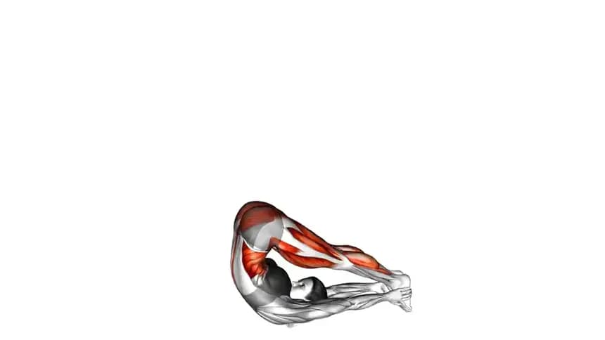 یک فرد در حال اجرای حرکت کنترل تعادل پایلایتیس، با حفظ تعادل روی باسن و درگیر کردن عضلات مرکزی بدن