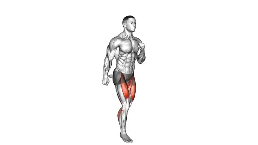 یک فرد در حال انجام حرکت پاشنه به باسن در حالت ایستاده و دویدن درجا