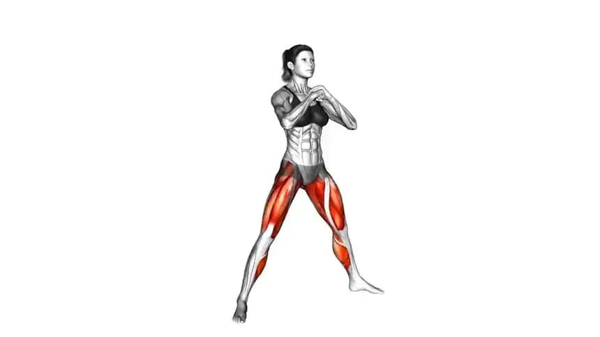 یک فرد در حال اجرای حرکت اسکات سومو با لانج پهلو، نشان‌دهنده وضعیت صحیح پاها و بدن