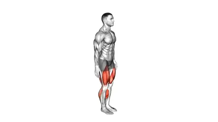 تصویر یک فرد در حال انجام حرکت اسکات و پنجه پا، در مرحله ایستادن روی پنجه پا