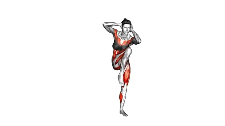 زن در حال اجرای حرکت لمس انگشت با زانوی دوگانه در حین پرش