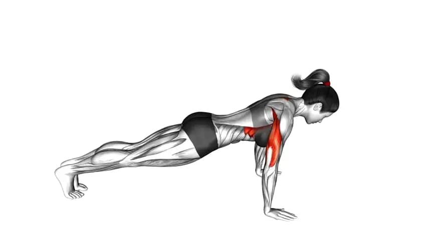 زن در حال اجرای حرکت شنا پلاس (Push-Up Plus) بر روی زمین